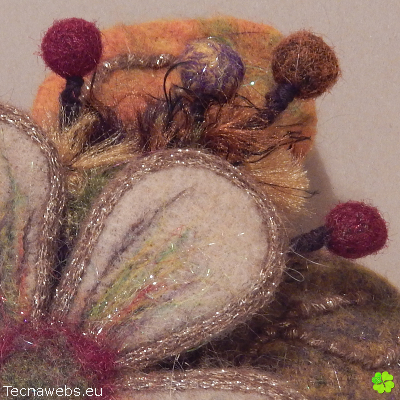 broche flor grande de lana afieltrada