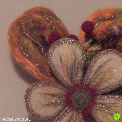 broche flor grande de lana afieltrada