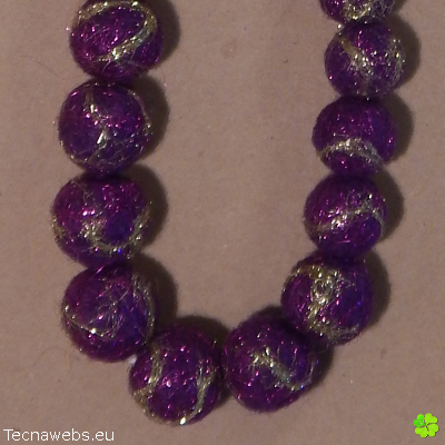 detalle collar escala purpura de lana afieltrada