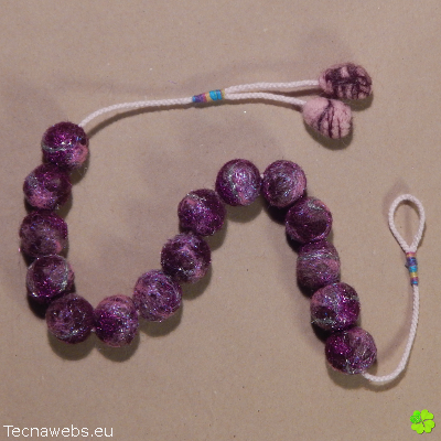 collar fantasía púrpura de lana afieltrada